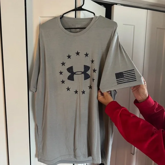 Under Armour Gray T-Shirt with Navy Logo - Picture 2 of 3